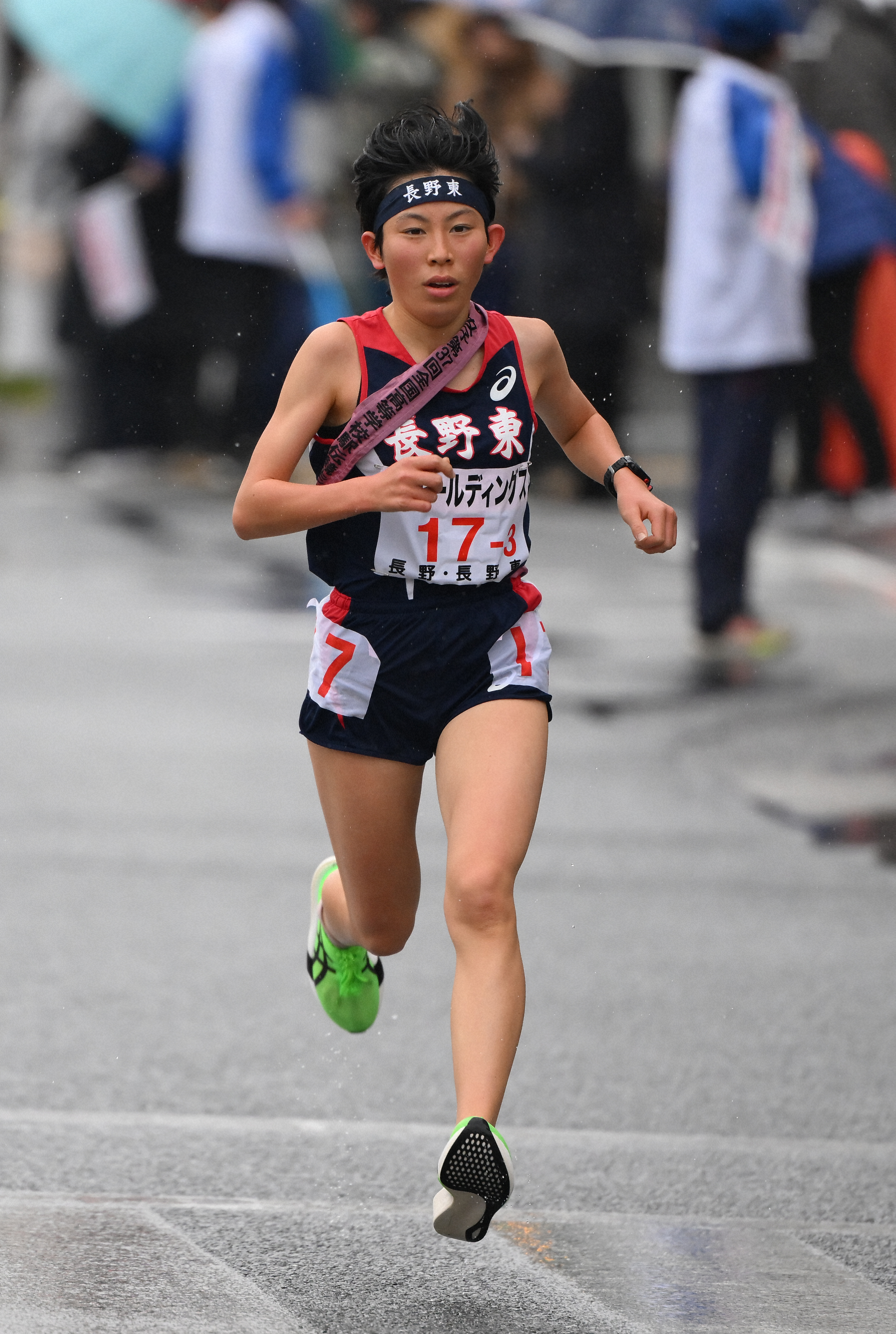 ３区、力走する長野東の真柴愛里